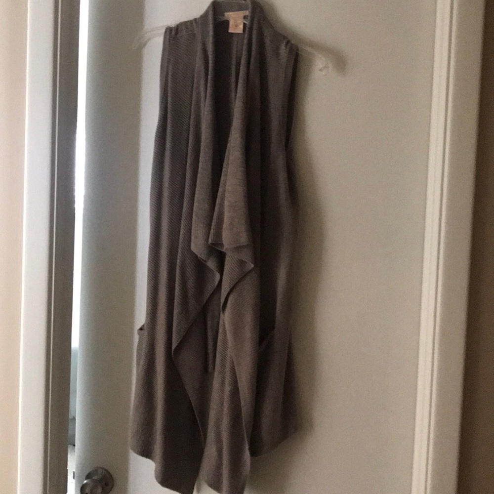 Sleeveless long vest